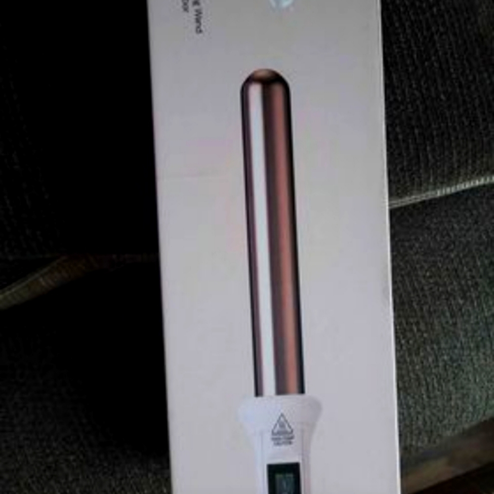 25 mm Ondule` Titanium Curling Wand & Le Perle` Bubble Wand.